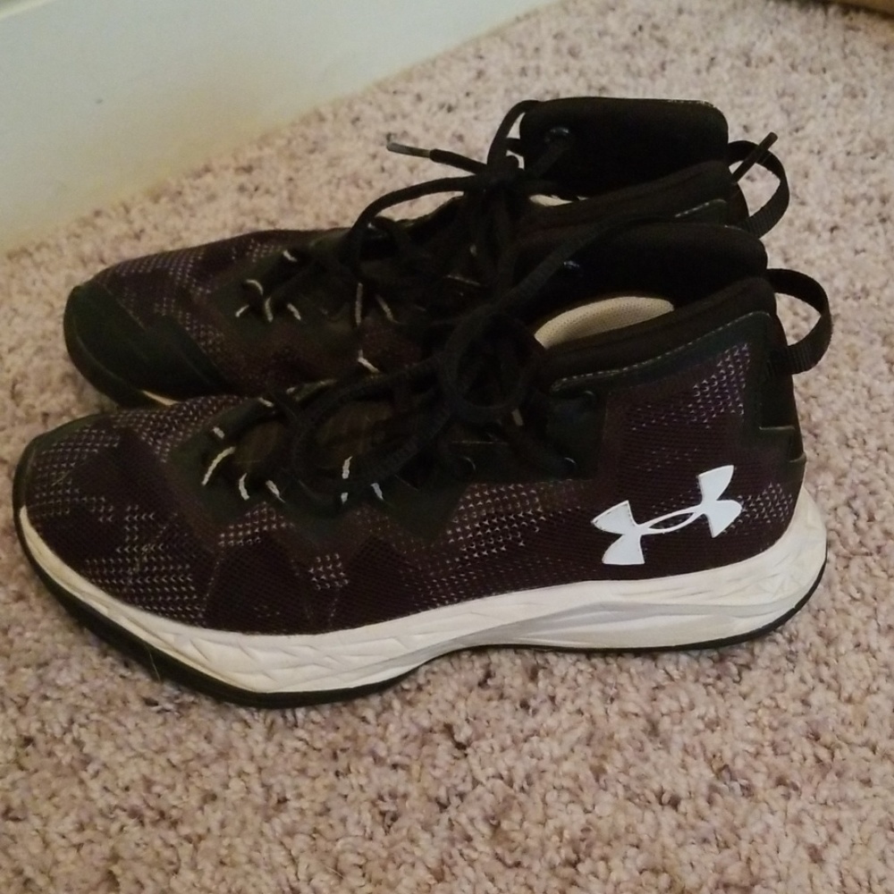 Under Armour Shoes Size 4 Youth